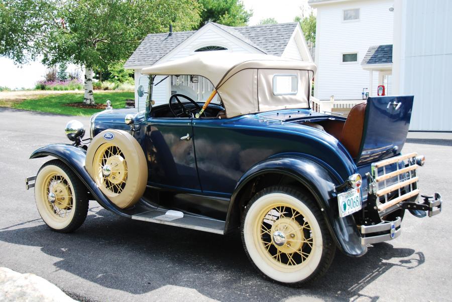  Ford Model A DeLuxe Roadster 1930 года  (фото 30 из 33)